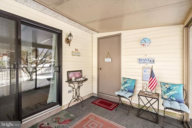 8 CHIPPIN CT, Robbinsville, NJ 08691