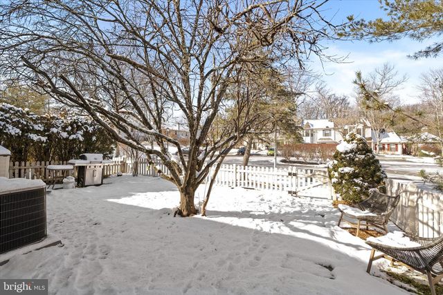 8 CHIPPIN CT, Robbinsville, NJ 08691