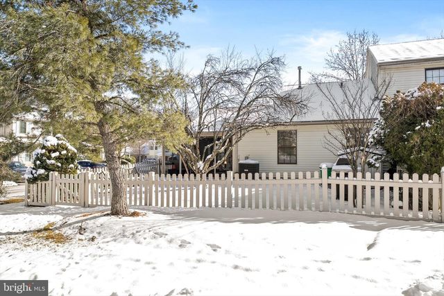 8 CHIPPIN CT, Robbinsville, NJ 08691