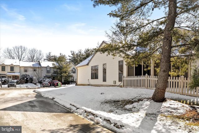 8 CHIPPIN CT, Robbinsville, NJ 08691