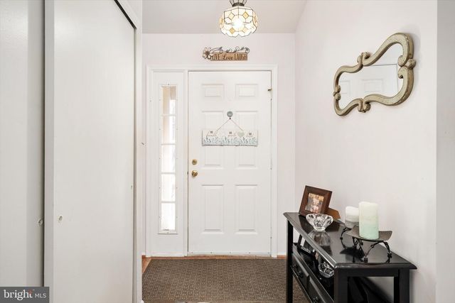 8 CHIPPIN CT, Robbinsville, NJ 08691