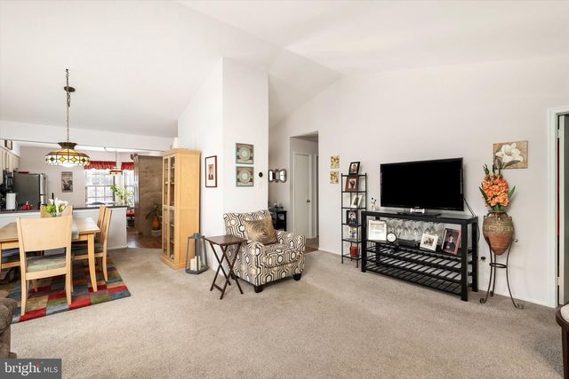 8 CHIPPIN CT, Robbinsville, NJ 08691