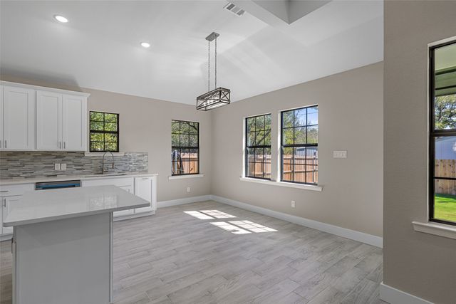 3025 Red Oak Drive, Granbury, TX 76048