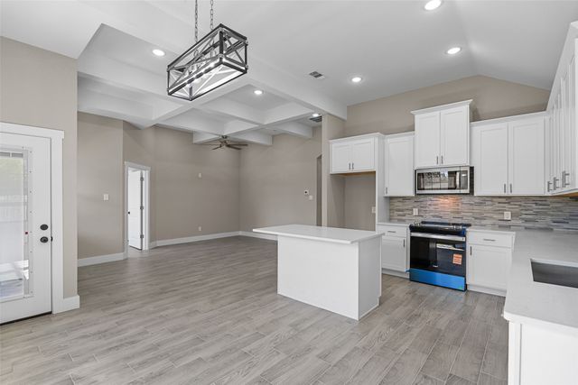 3025 Red Oak Drive, Granbury, TX 76048