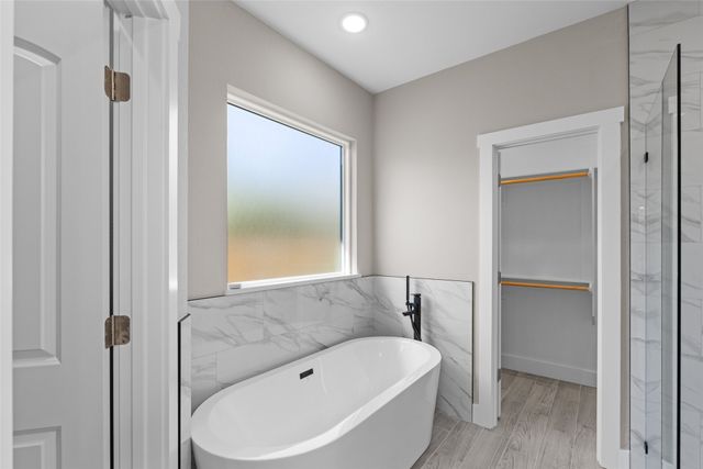 3025 Red Oak Drive, Granbury, TX 76048