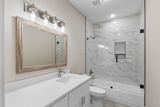 3025 Red Oak Drive, Granbury, TX 76048