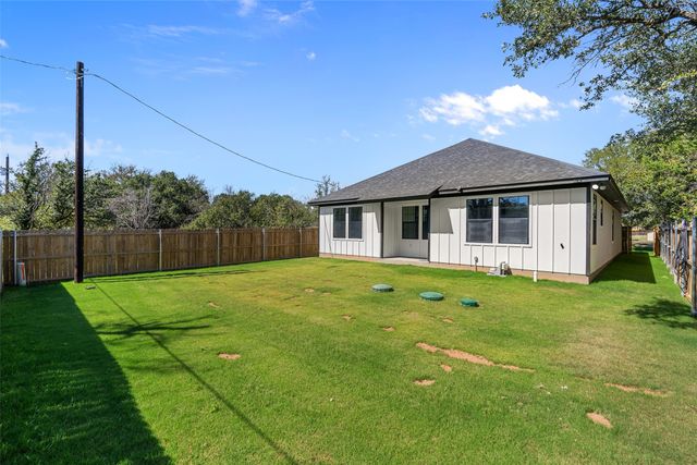 3025 Red Oak Drive, Granbury, TX 76048