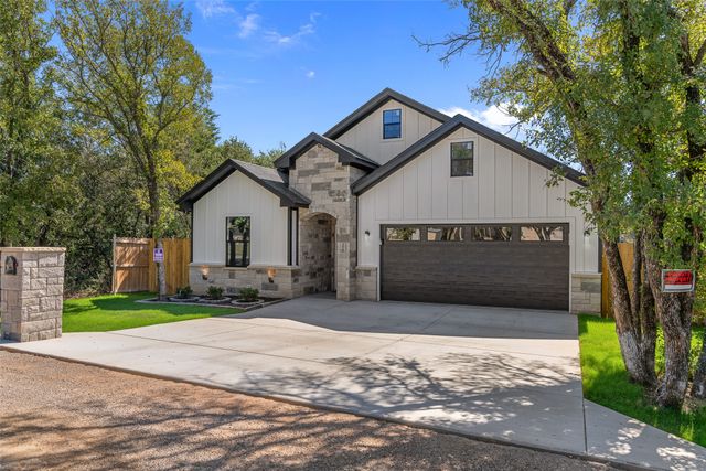 3025 Red Oak Drive, Granbury, TX 76048