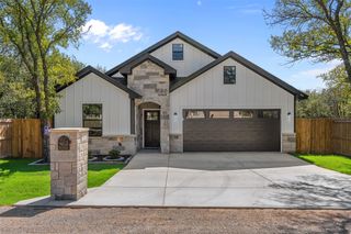 3025 Red Oak Drive, Granbury, TX 76048