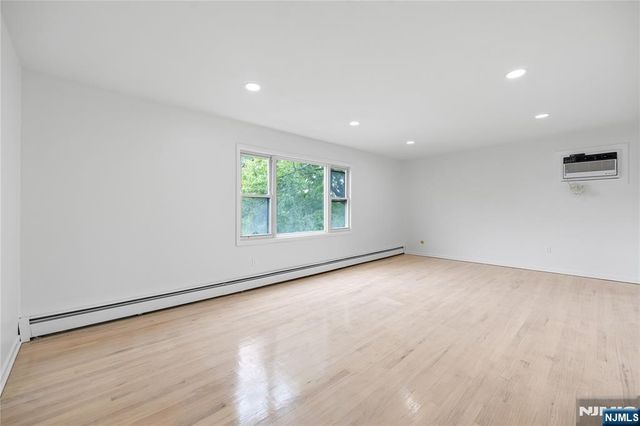 102 Gall Court, Elmwood Park, NJ 07407