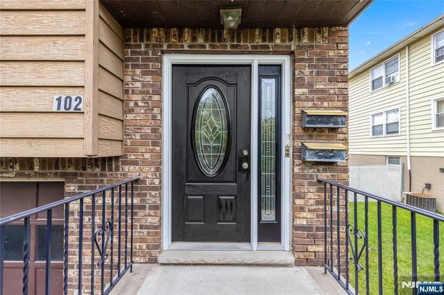 102 Gall Court, Elmwood Park, NJ 07407