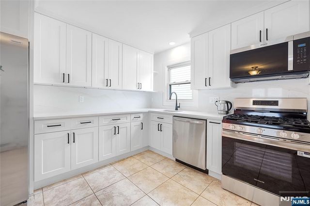 102 Gall Court, Elmwood Park, NJ 07407