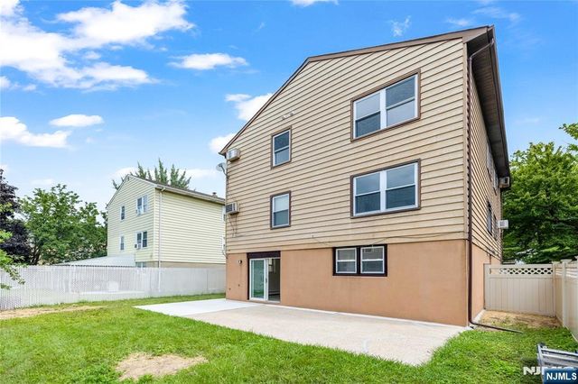 102 Gall Court, Elmwood Park, NJ 07407