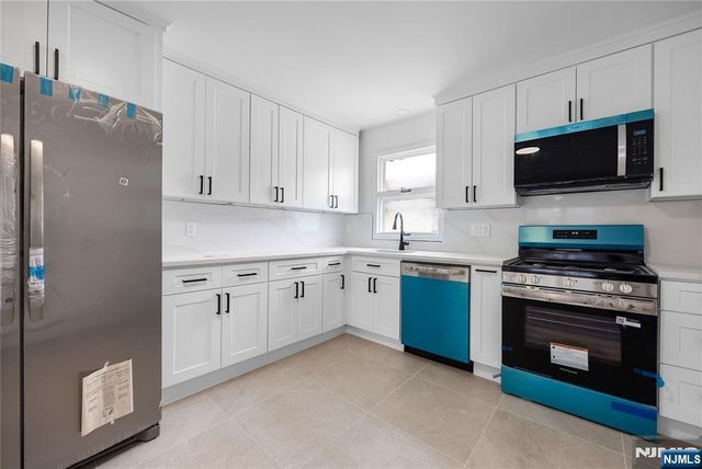 102 Gall Court, Elmwood Park, NJ 07407