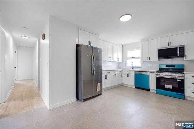102 Gall Court, Elmwood Park, NJ 07407