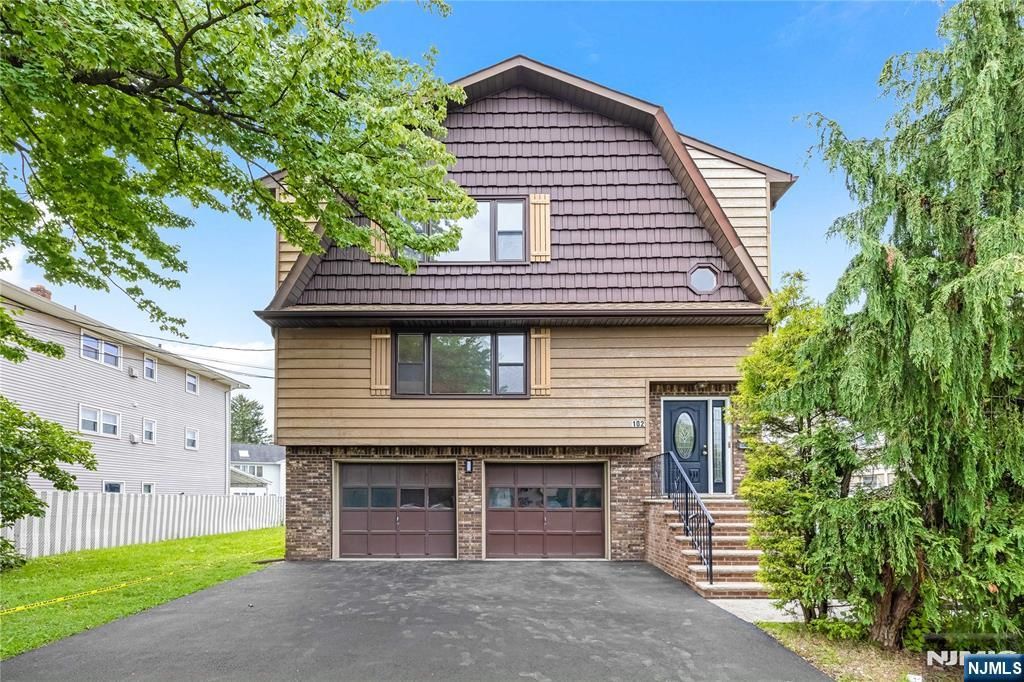 102 Gall Court, Elmwood Park, NJ 07407