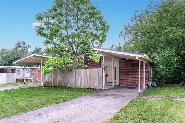 8436 Kessler Street, Overland Park, KS 66212