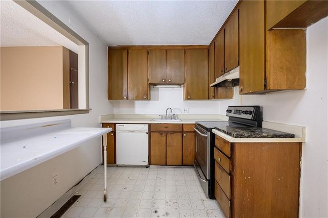 8436 Kessler Street, Overland Park, KS 66212