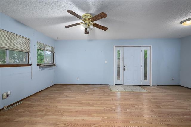 8436 Kessler Street, Overland Park, KS 66212