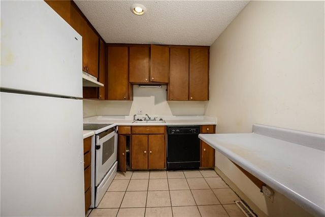8436 Kessler Street, Overland Park, KS 66212
