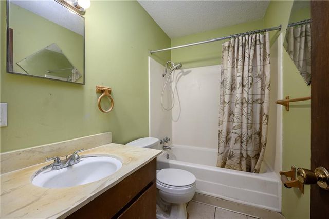 8436 Kessler Street, Overland Park, KS 66212
