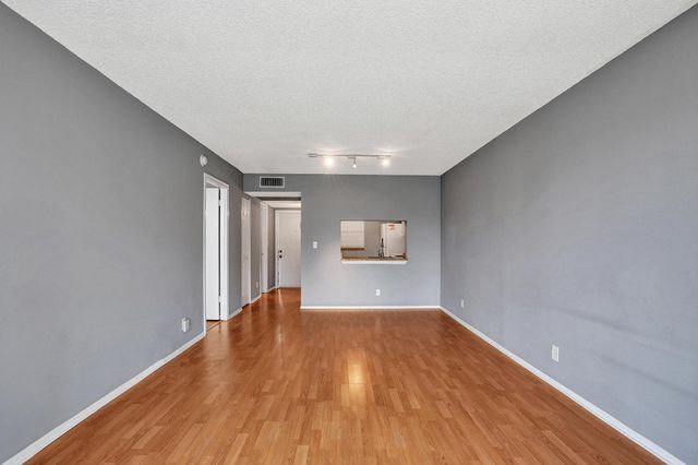 9460 Poinciana Place 101, Davie, FL 33324