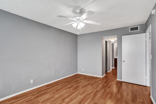 9460 Poinciana Place 101, Davie, FL 33324