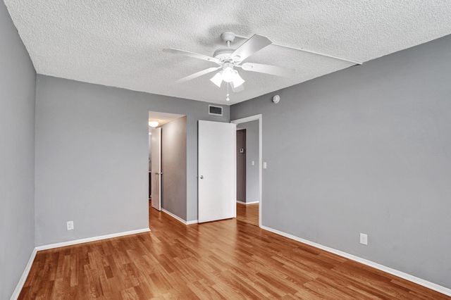 9460 Poinciana Place 101, Davie, FL 33324