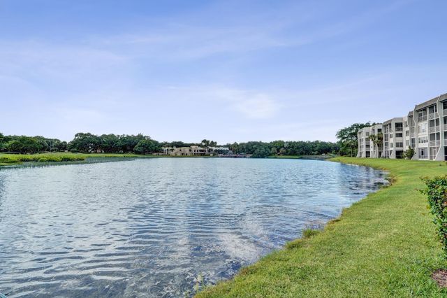 9460 Poinciana Place 101, Davie, FL 33324