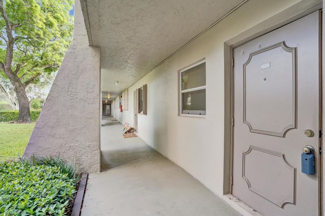9460 Poinciana Place 101, Davie, FL 33324