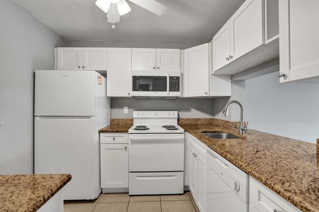9460 Poinciana Place 101, Davie, FL 33324