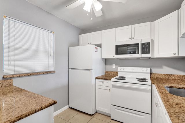 9460 Poinciana Place 101, Davie, FL 33324