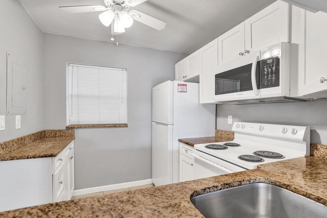 9460 Poinciana Place 101, Davie, FL 33324