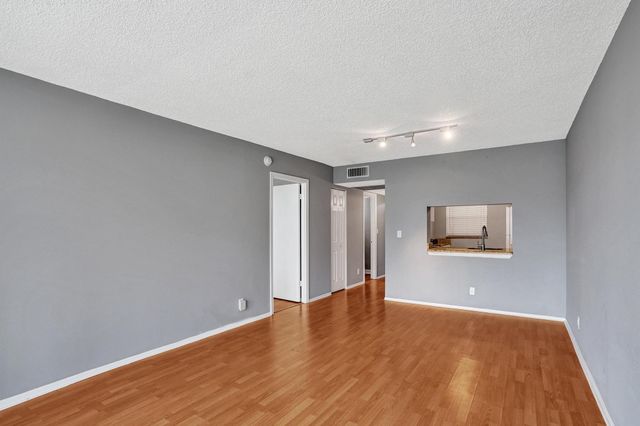 9460 Poinciana Place 101, Davie, FL 33324