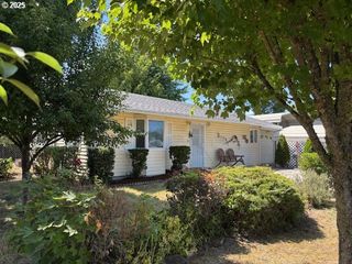 471 HAWTHORNE St, Sutherlin, OR 97479
