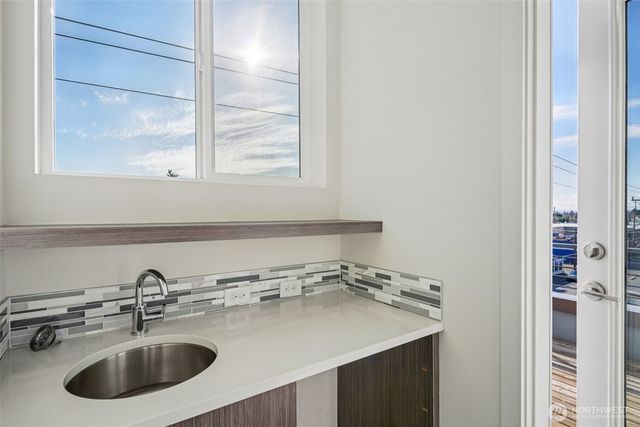 8501 14th Avenue NW, Seattle, WA 98117