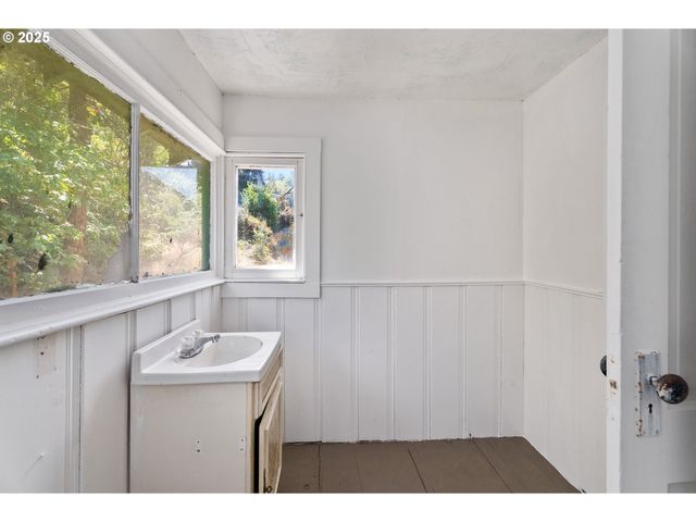 309 Se Ella St, Roseburg, OR 97470