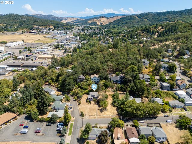309 Se Ella St, Roseburg, OR 97470
