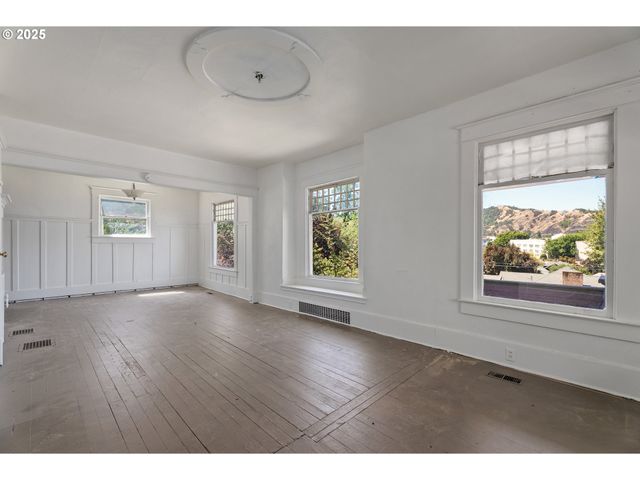 309 Se Ella St, Roseburg, OR 97470