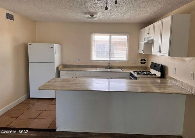 2151 S Winstel Avenue, Tucson, AZ 85713