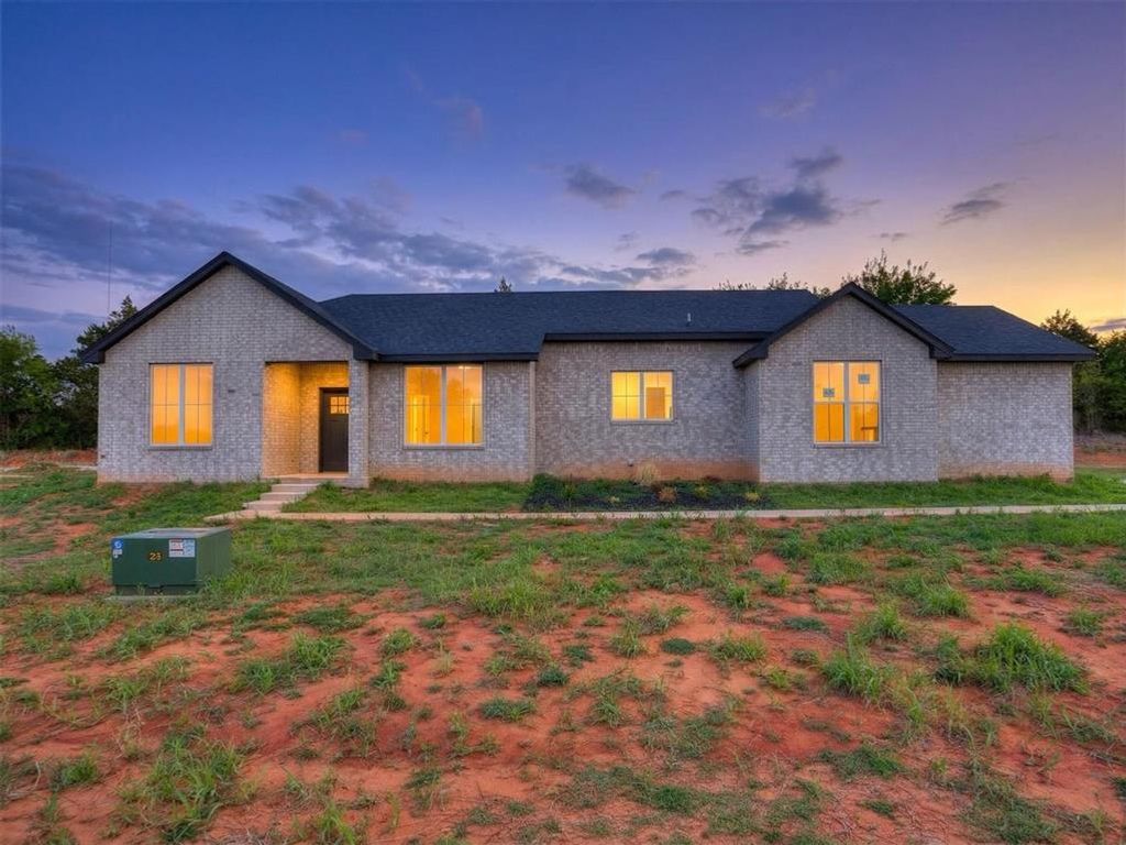 10130 S Meadows Lane, Guthrie, OK 73044