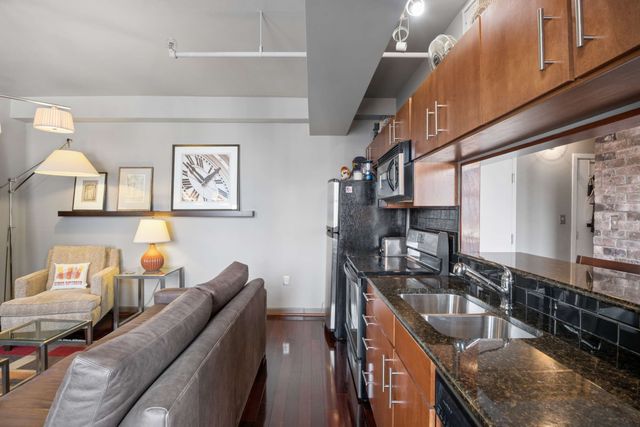 700 Church St Apt 901, Nashville, TN 37203