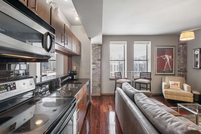 700 Church St Apt 901, Nashville, TN 37203
