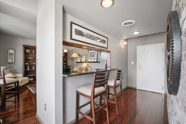 700 Church St Apt 901, Nashville, TN 37203