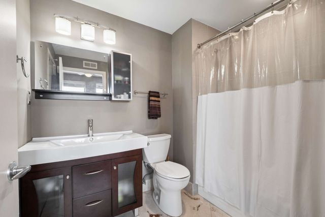 700 Church St Apt 901, Nashville, TN 37203