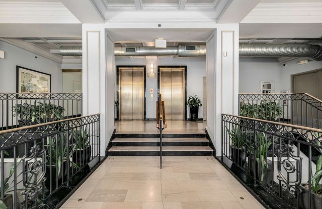700 Church St Apt 901, Nashville, TN 37203