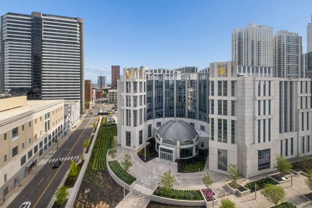 700 Church St Apt 901, Nashville, TN 37203