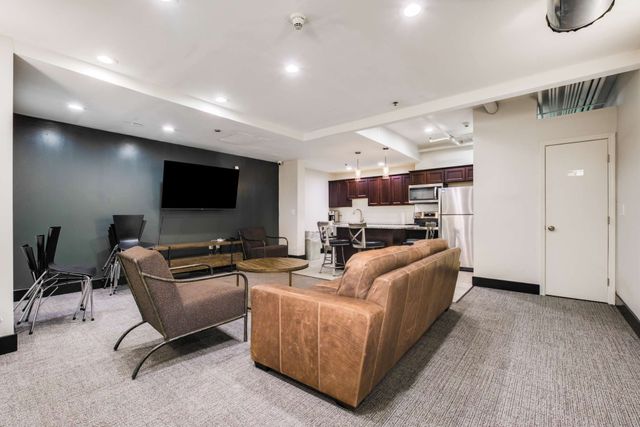 700 Church St Apt 901, Nashville, TN 37203