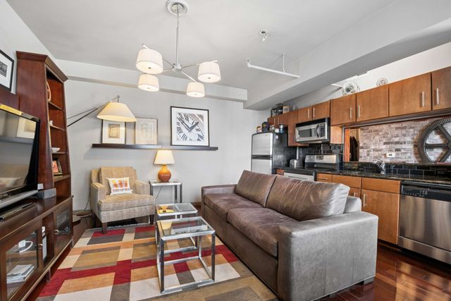 700 Church St Apt 901, Nashville, TN 37203