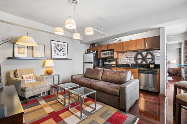 700 Church St Apt 901, Nashville, TN 37203